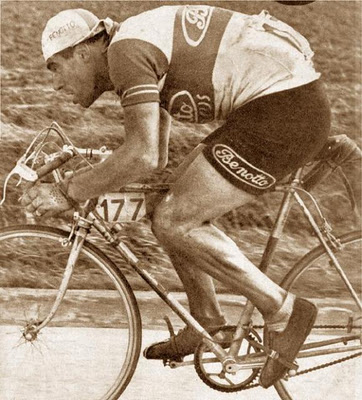 Belivacqua solos to Roubaix, 1951 on his Benotto.